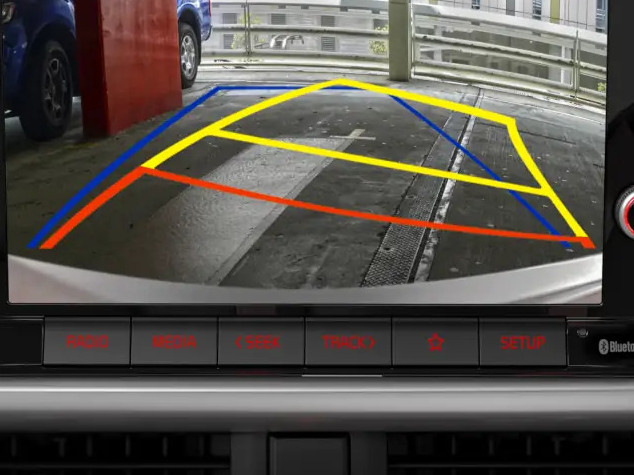 Rear view camera with dynamic parking guidelines